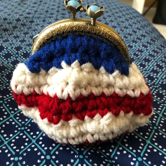 Hand knitted coin purse - Picture 3 of 6